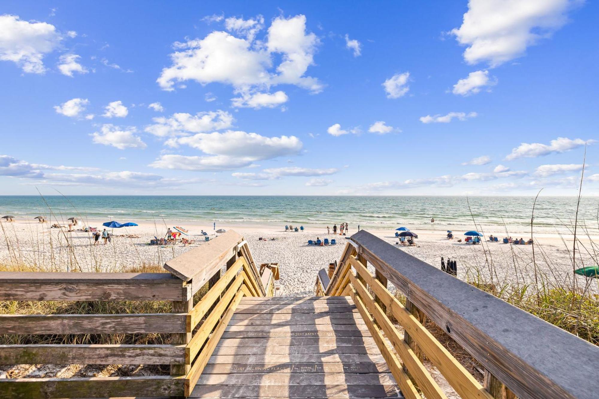 Shellabrate Good Times A Brand New Home For 2024 Only 3 Blocks To The Beach With Community Pool サンタ・ローザ・ビーチ エクステリア 写真